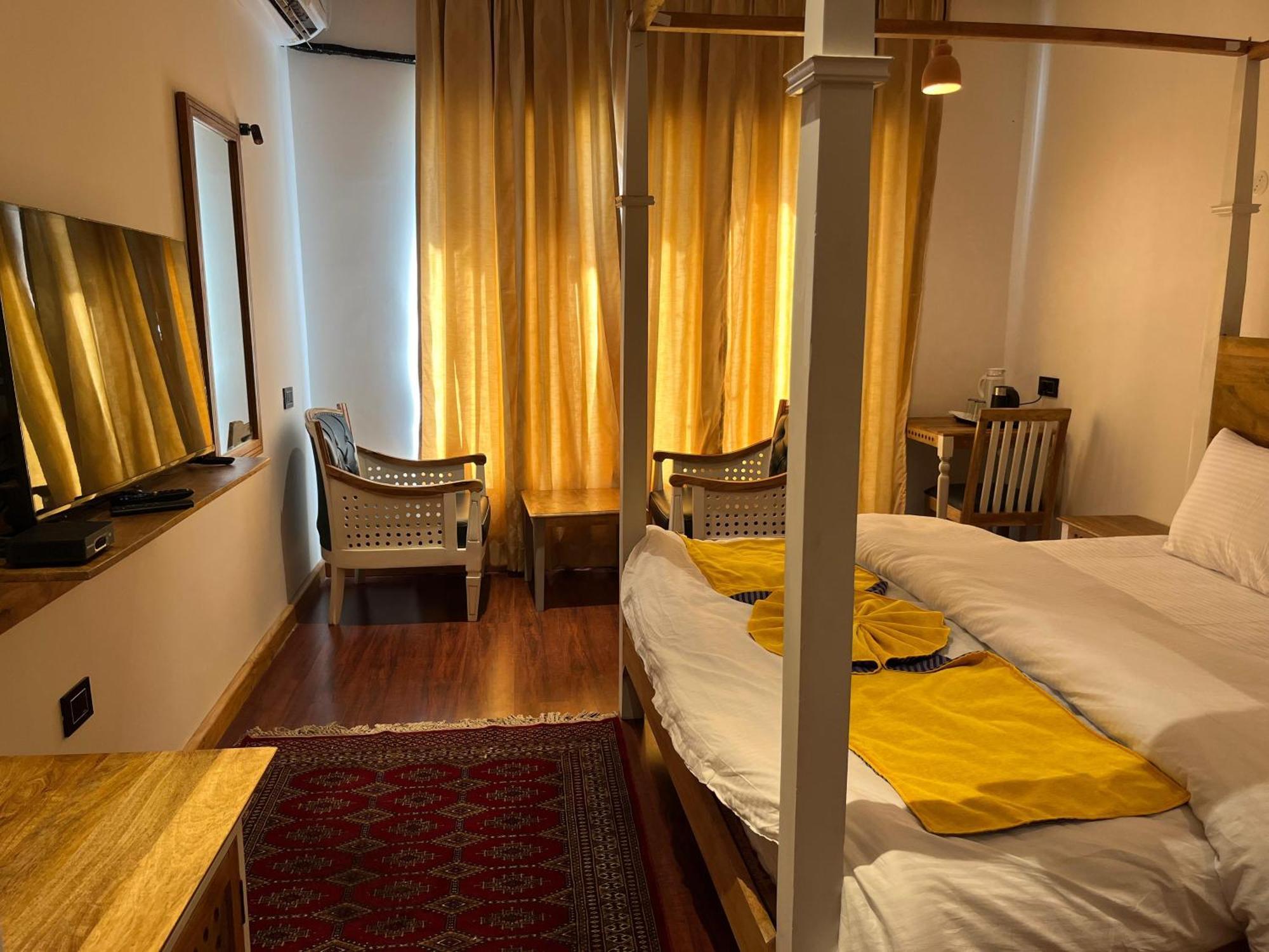 Hotel El Castello เลห์ ภายนอก รูปภาพ